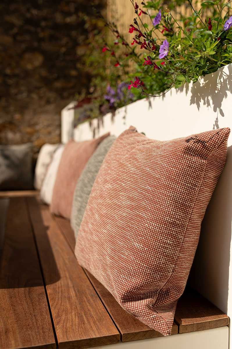 Détail de la terrasse Concorde : coussins
