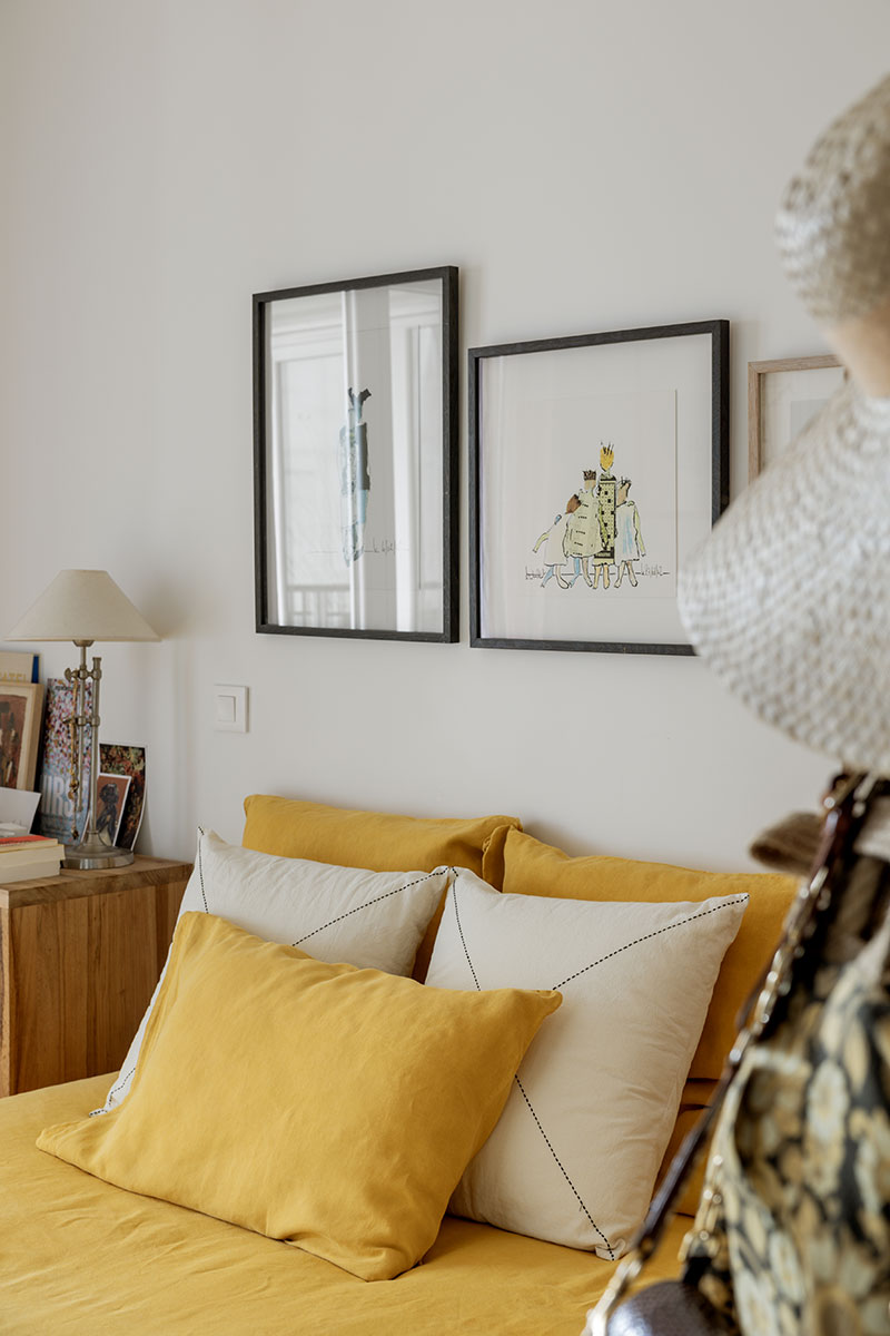 Chambre avec cadres