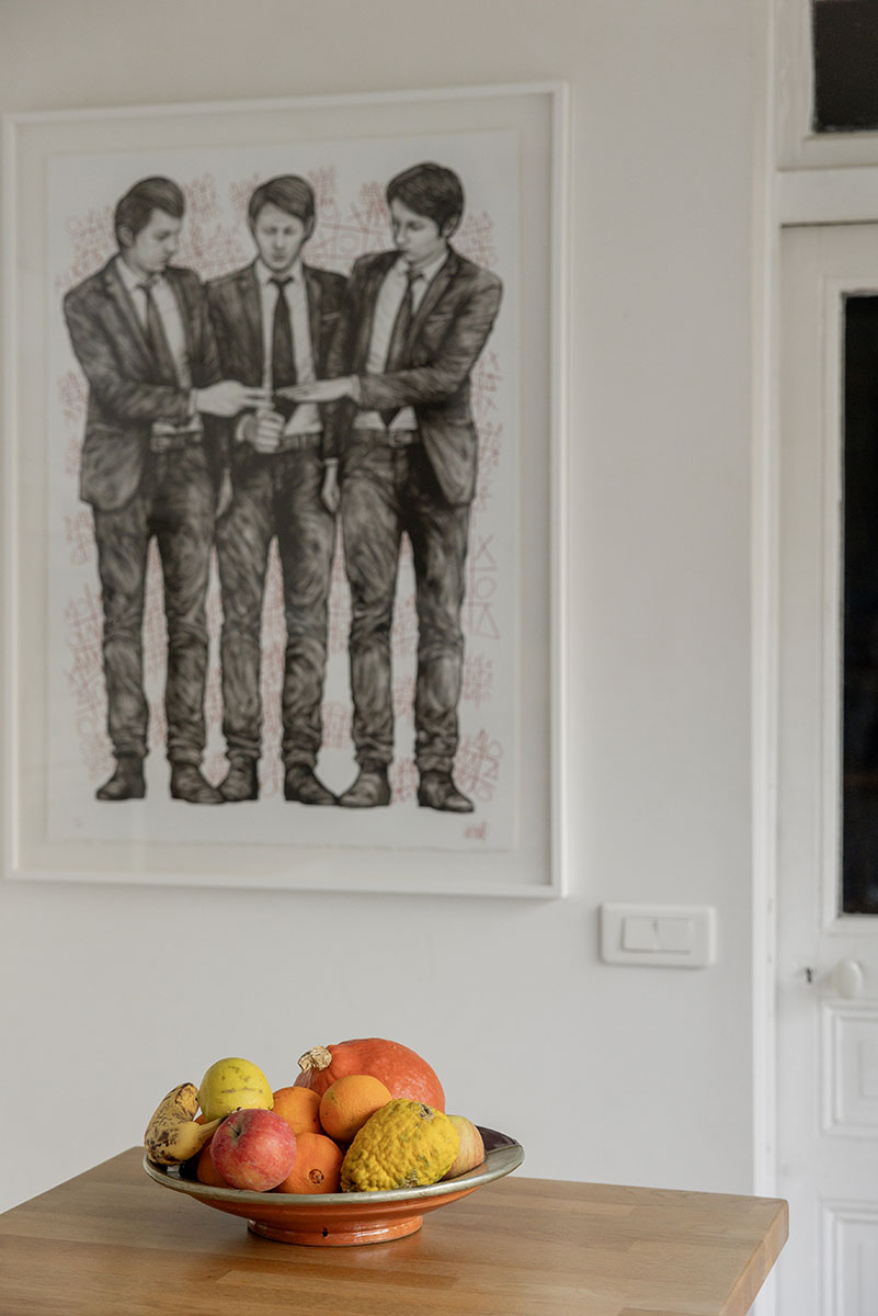 Détail décoration cadre et corbeille de fruits