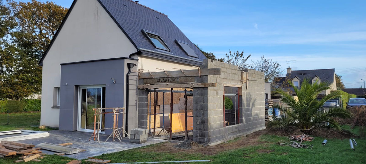 Vue extérieure de la maison à Saint-Cast avant travaux